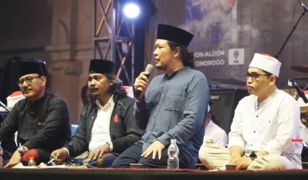 Kiai Kanjeng dan Sabrang MDP Suarakan Pesantren Harus Baik dan Mau Introspeksi Diri