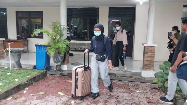 KPK Bawa 3 Koper Berisi Dokumen Penting dari Dinas PUPKP Ponorogo