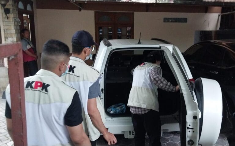 Giliran Rumah Dinas Sekda Ponorogo yang Digeledah KPK, Dua Mobil Agus Pramono Turut Digeledah