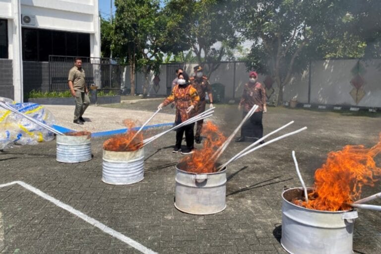 Kejari Ponorogo Musnahkan 74 Ribu Barang Bukti Tindak Pidana, Lisdyarita: Warga Kini Lebih Nyaman
