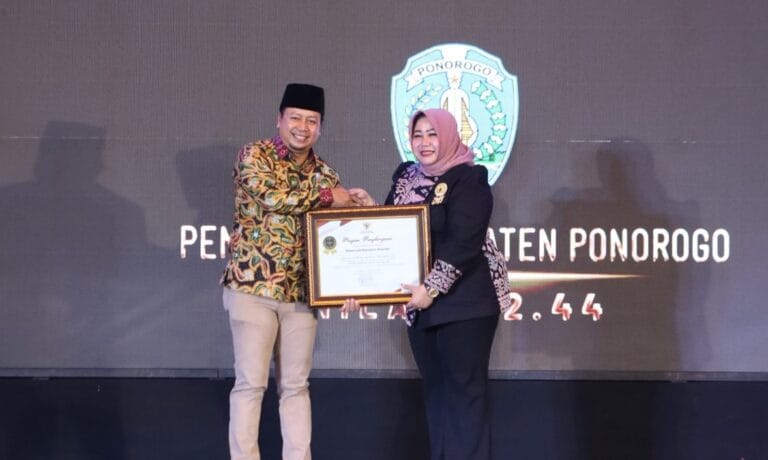 Ponorogo Raih KI Awards Jatim 2025, Lisdyarita Gaungkan Semangat Pelayanan Keterbukaan Informasi