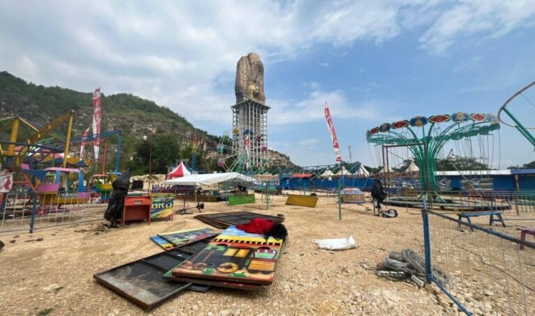 Wajah MRMP di Penghujung Tahun: Ramai Wisatawan, Puluhan Lapak Tumbuh di Sekitar Monumen