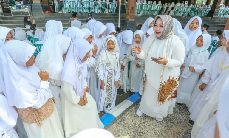 3.015 Hafidz-Hafidzah Madrasah Diwisuda, Bunda Lis: Kalian Semua Hebat!