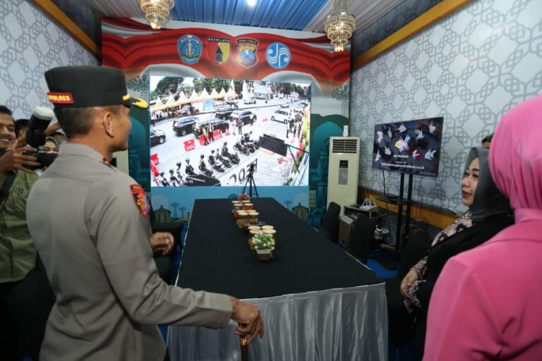 Pantau Pos Pengamanan Idul Fitri 2026, Bunda Lisdyarita Berharap Pemudik Selalu Sehat