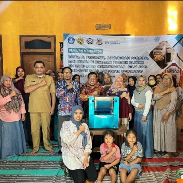 UPN “Veteran” Jawa Timur Tingkatkan Daya Saing UMKM Olahan Ubi Kayu Ponorogo melalui Optimalisasi Produksi, Komunikasi Promosi, dan Redesain Kemasan