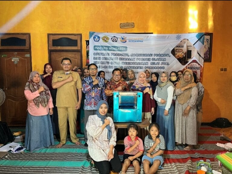 UPN "Veteran" Jawa Timur Tingkatkan Daya Saing UMKM Olahan Ubi Kayu Ponorogo melalui Optimalisasi Produksi, Komunikasi Promosi, dan Redesain Kemasan