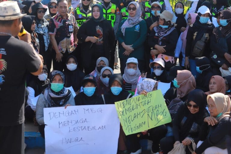 Petani, Peternak, dan UMKM Ponorogo Turun ke Jalan, Dukung Program MBG Dilanjutkan